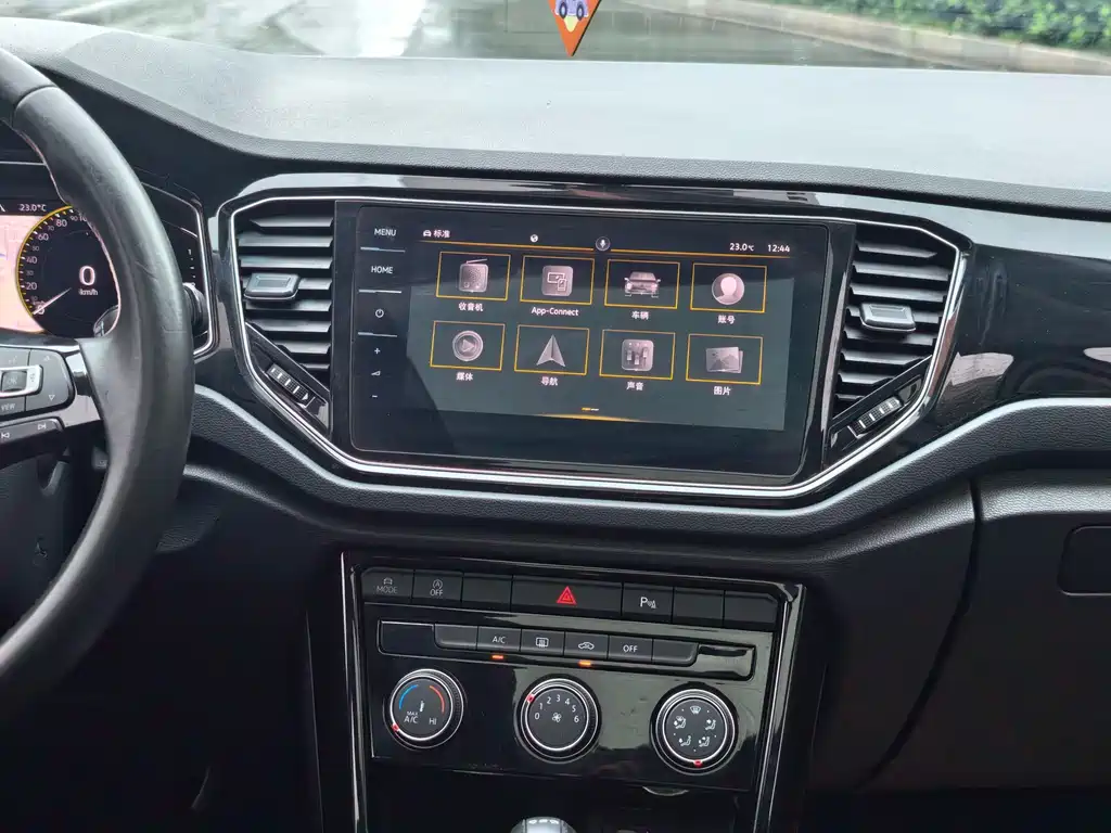 Volkswagen T-Roc 2022 280TSI DSG PLUS