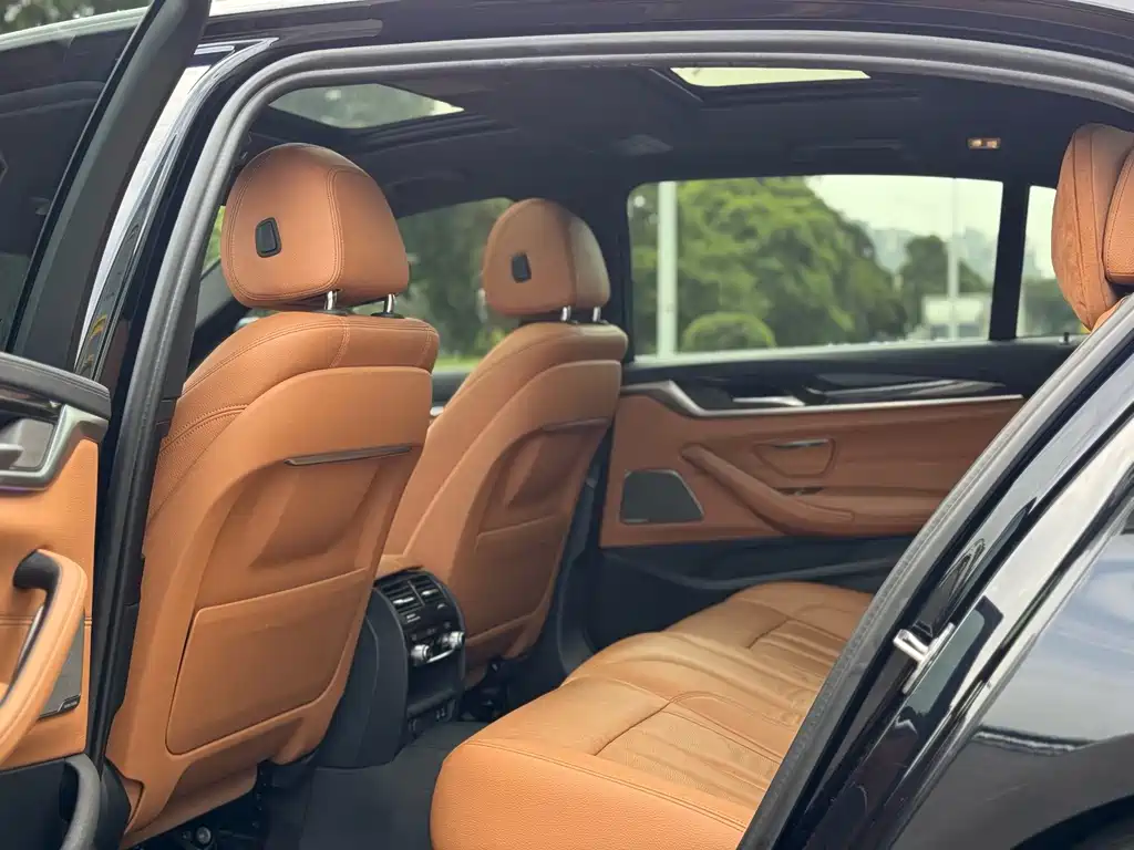 BMW 5 Series — миниатюра 9