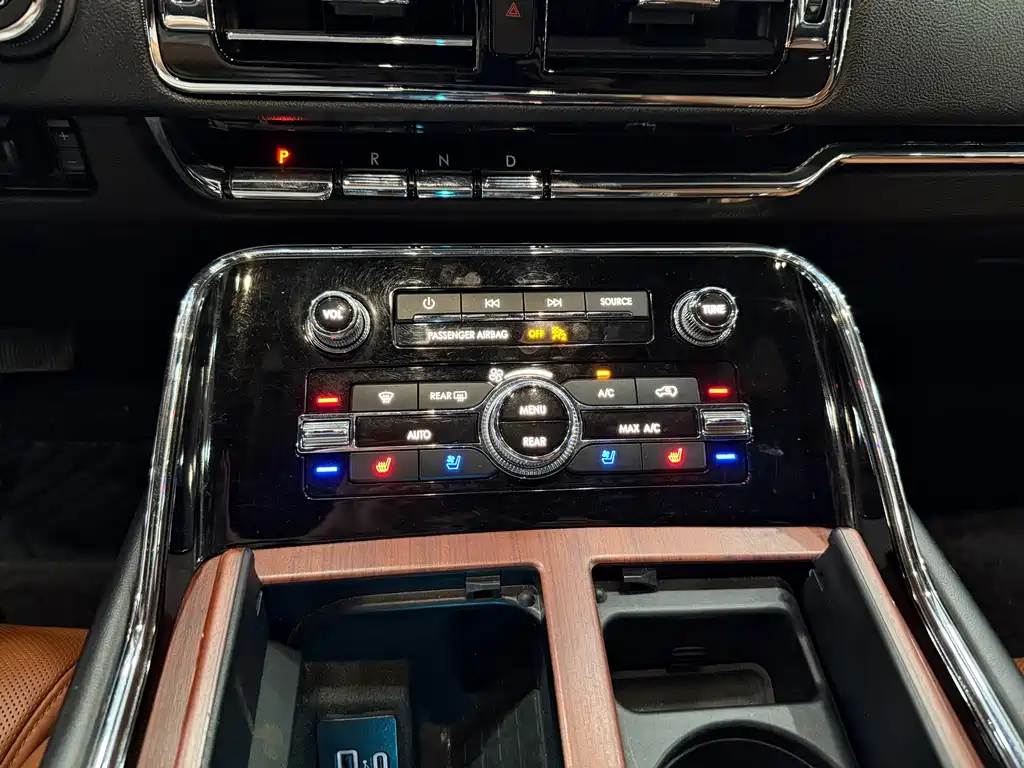 Lincoln Navigator — миниатюра 12