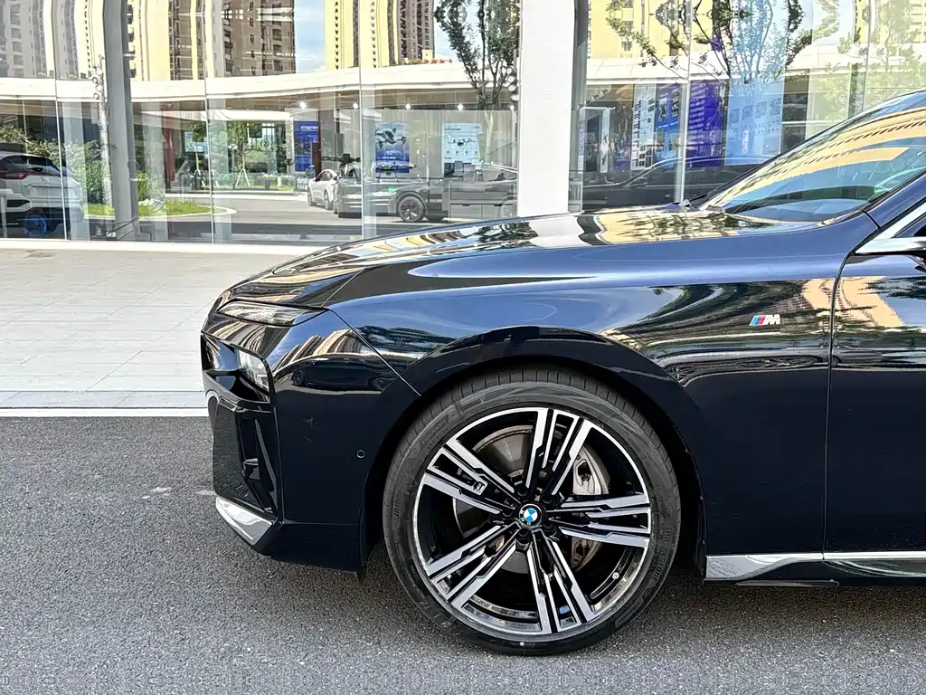 BMW 7 Series — миниатюра 4