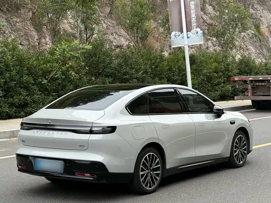 Leapmotor Leapmotor B01 — миниатюра 7