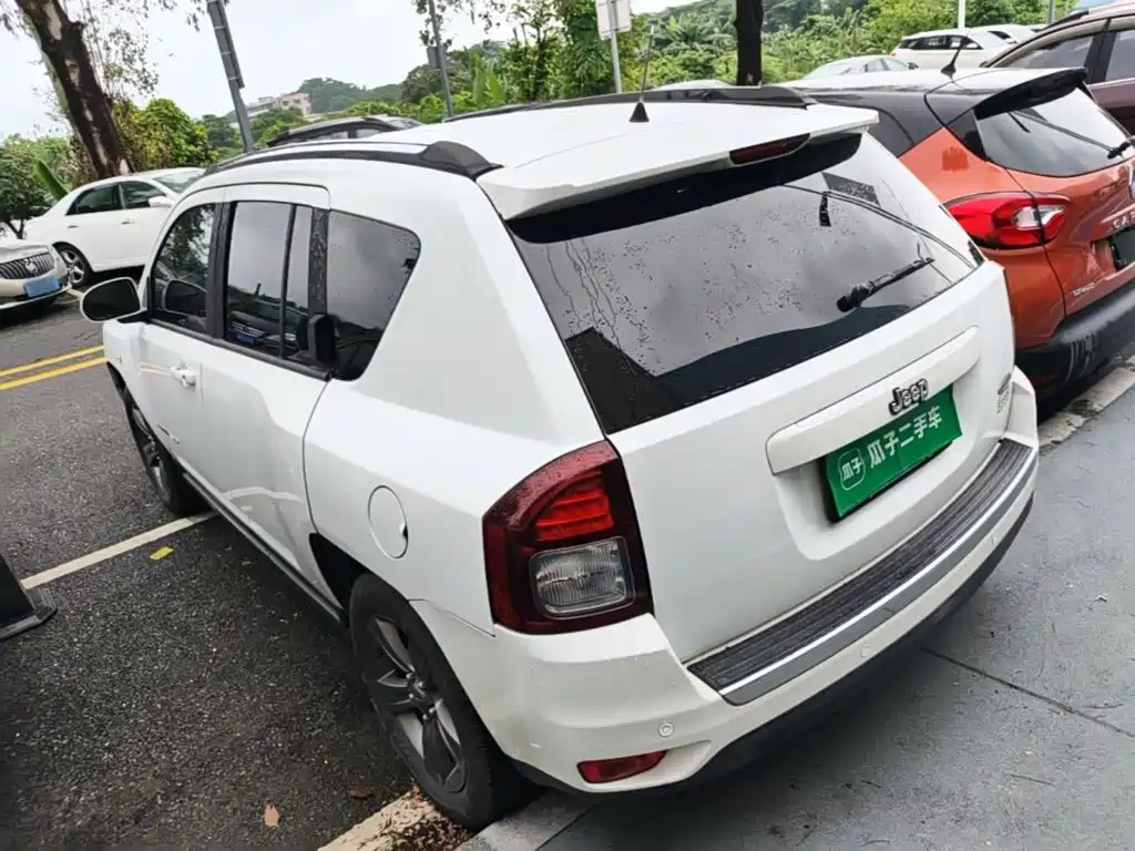 Jeep Compass (Import) — миниатюра 5