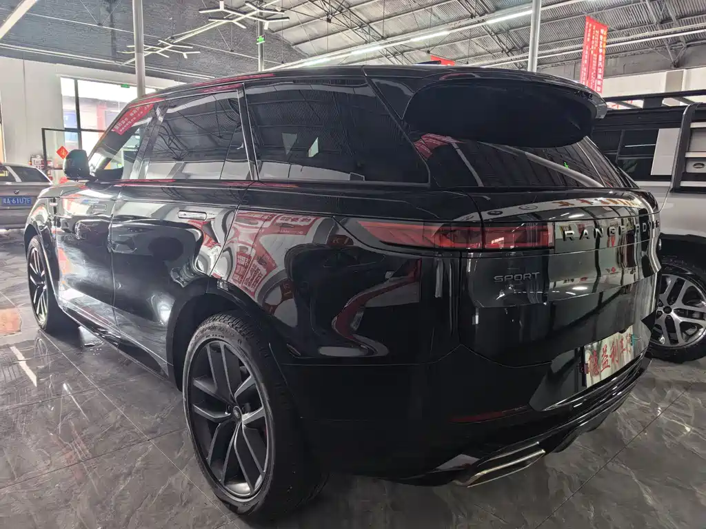 Land Rover Range Rover Sport 2025 400PS Dynamic SE