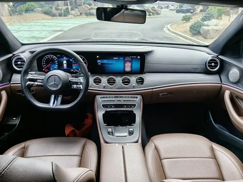 Mercedes-Benz E-Class — миниатюра 4