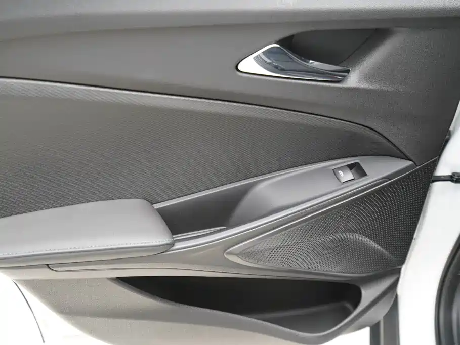Chevrolet Menlo — миниатюра 14