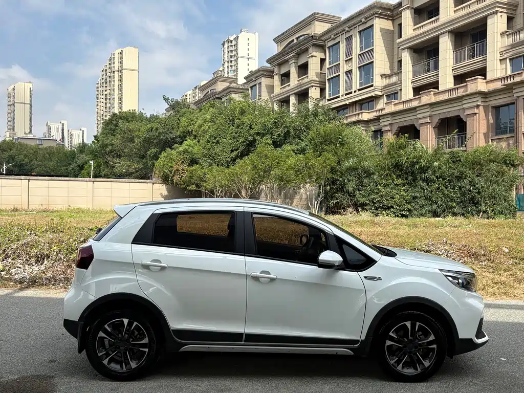 Geely Vision X3 — миниатюра 8