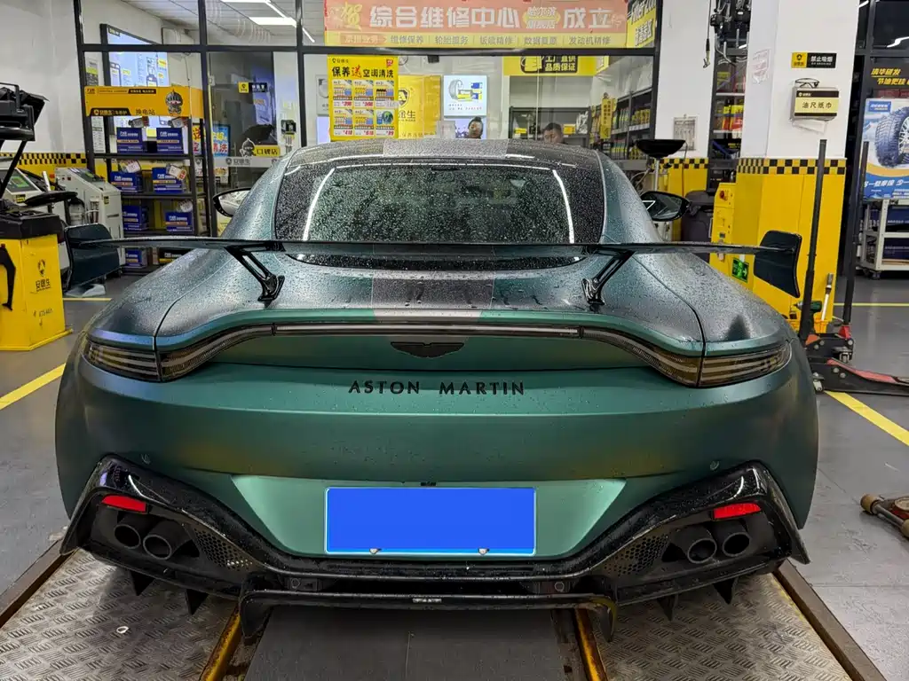 Aston Martin V8 Vantage — миниатюра 12