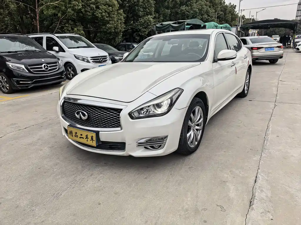 INFINITI Q70