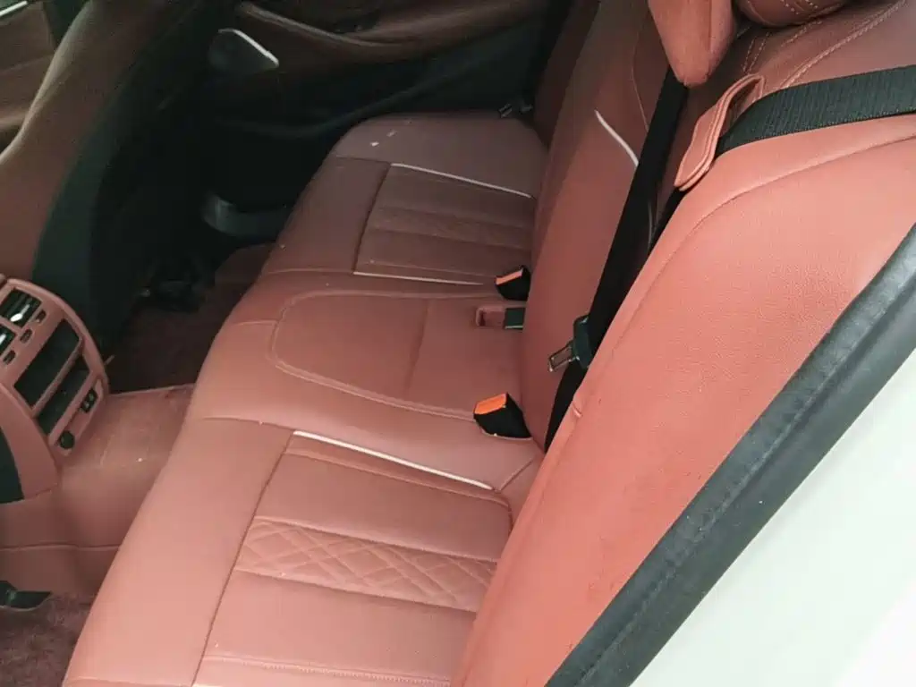 BMW 5 Series — миниатюра 13