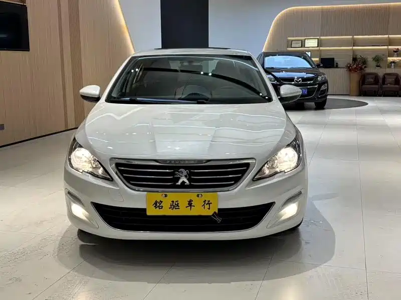 PEUGEOT 408