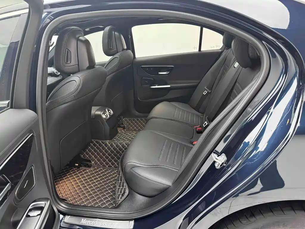 Mercedes-Benz C-Class — миниатюра 7