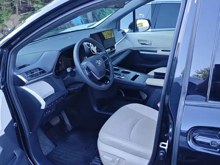 Toyota Granvia — миниатюра 5