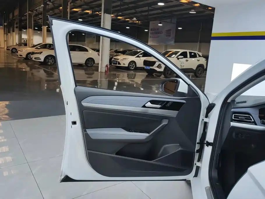Volkswagen Lavida — миниатюра 7