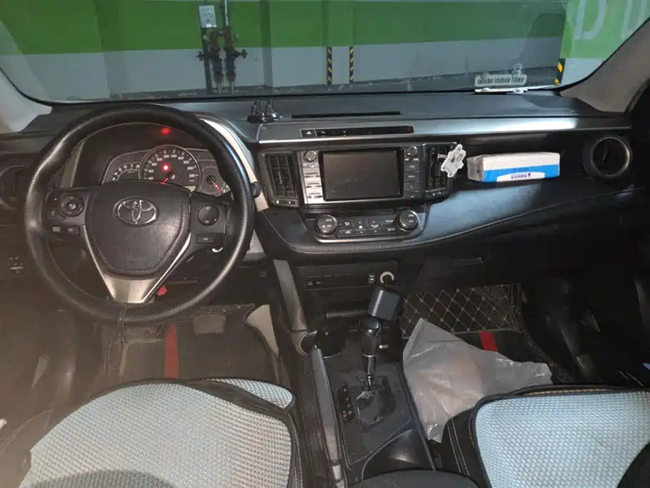Toyota RAV4 — миниатюра 12