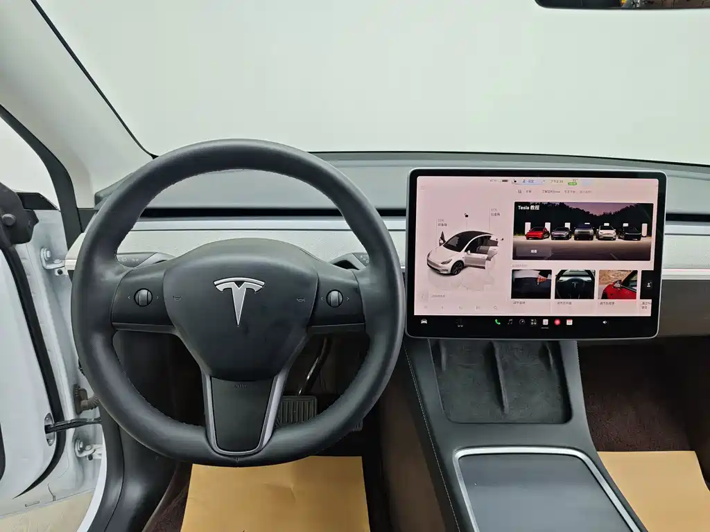 Tesla Model Y — миниатюра 13