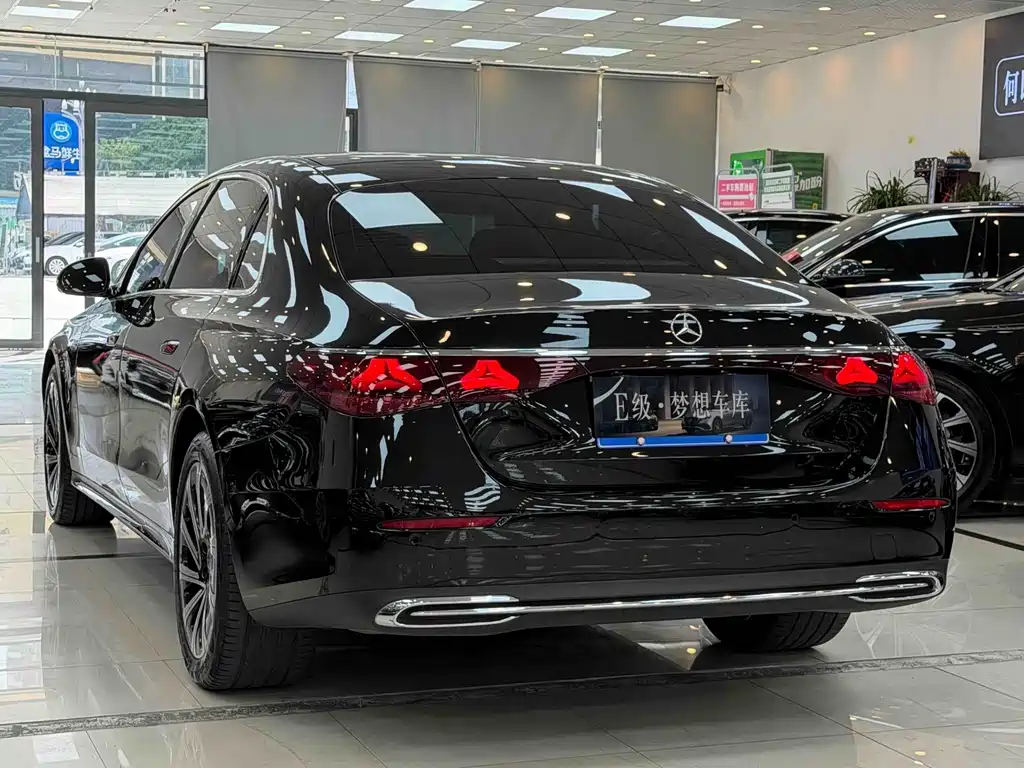 Mercedes-Benz E-Class — миниатюра 17