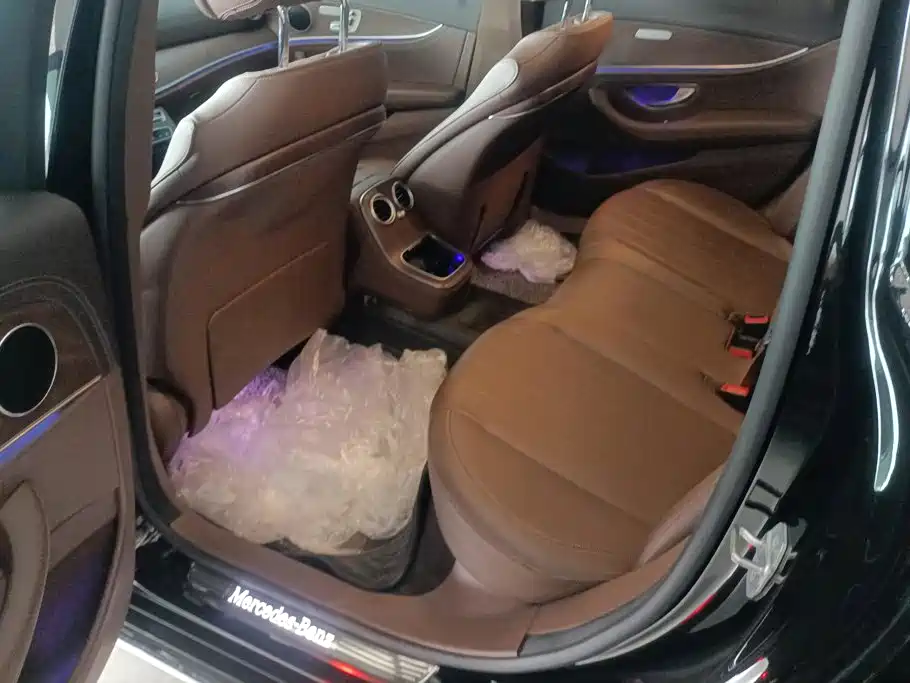Mercedes-Benz E-Class — миниатюра 11