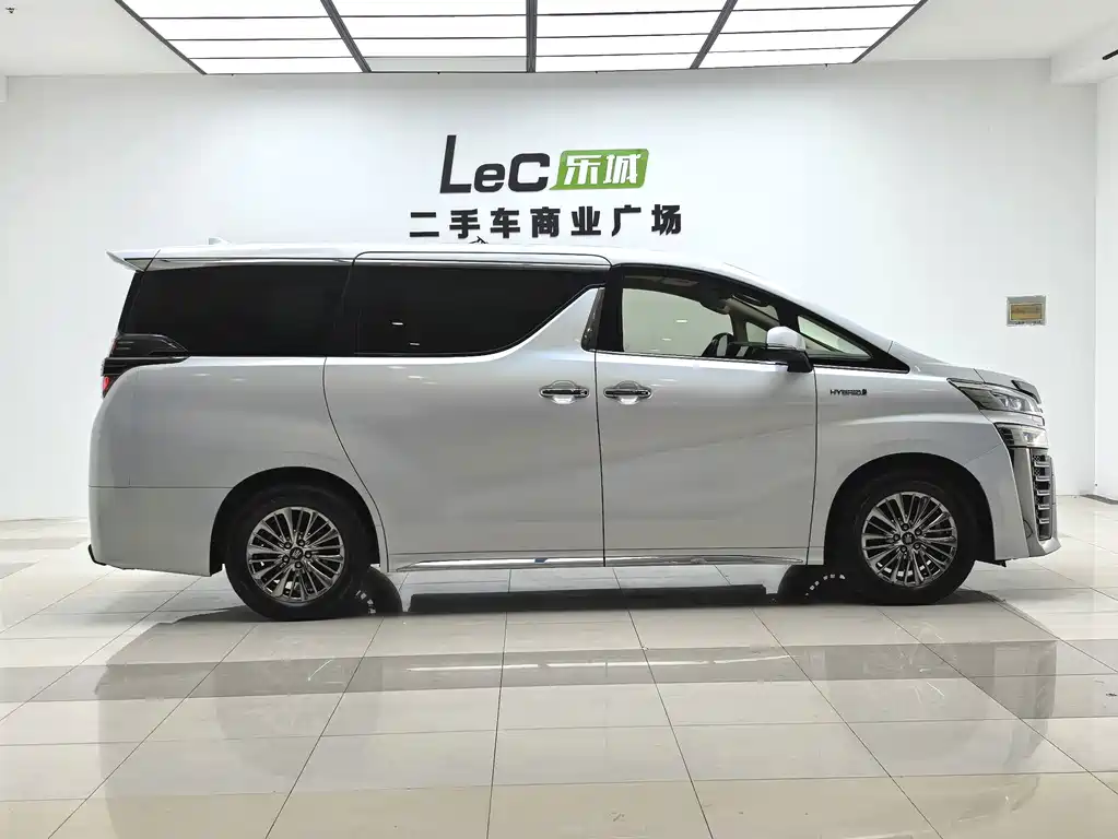 Toyota Vellfire — миниатюра 4