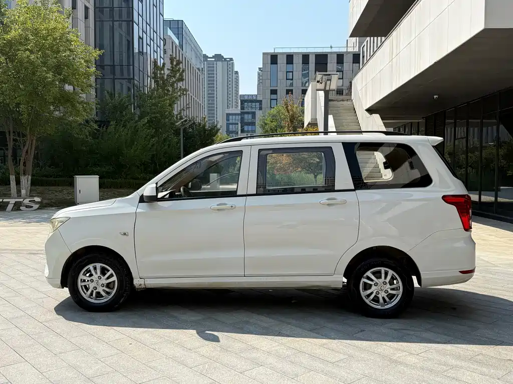 Wuling Hongguang — миниатюра 3