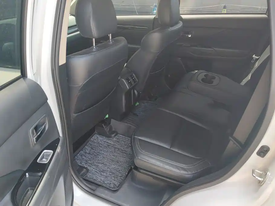 Mitsubishi Outlander — миниатюра 11