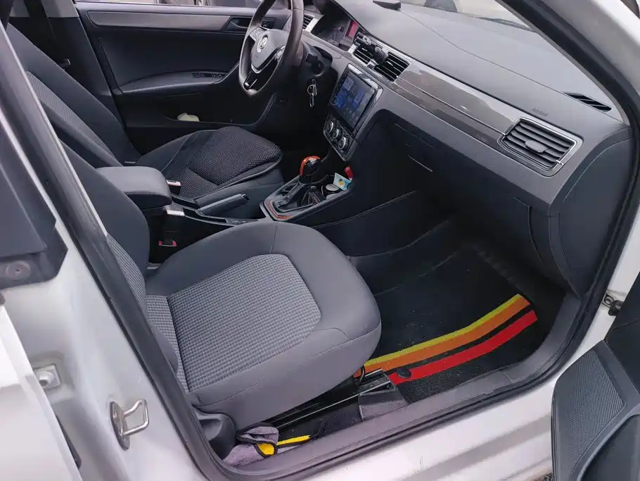 Volkswagen Santana — миниатюра 7