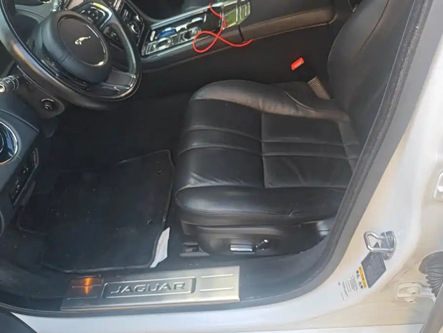 Jaguar XJ — миниатюра 9
