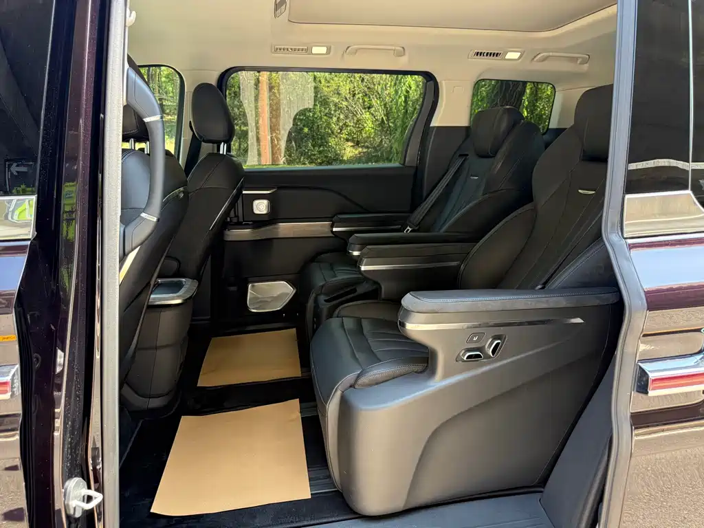Hongqi Hongqi HQ9 PHEV — миниатюра 4
