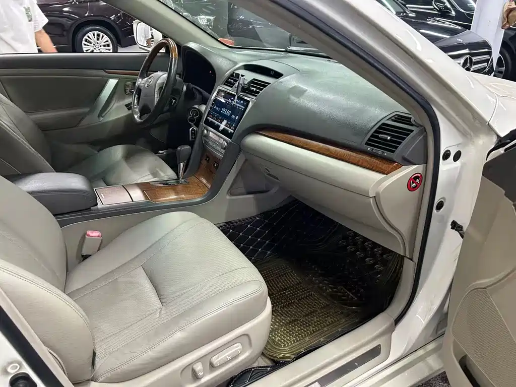 Toyota Camry — миниатюра 14