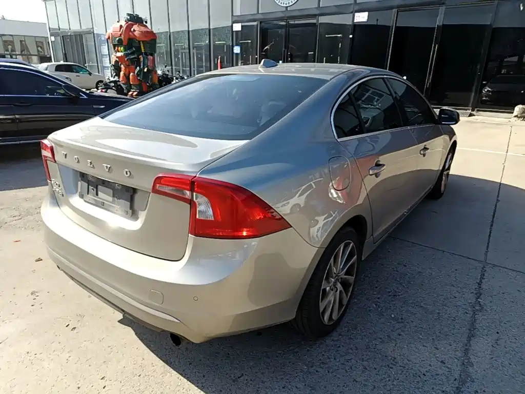 Volvo S60 — миниатюра 7