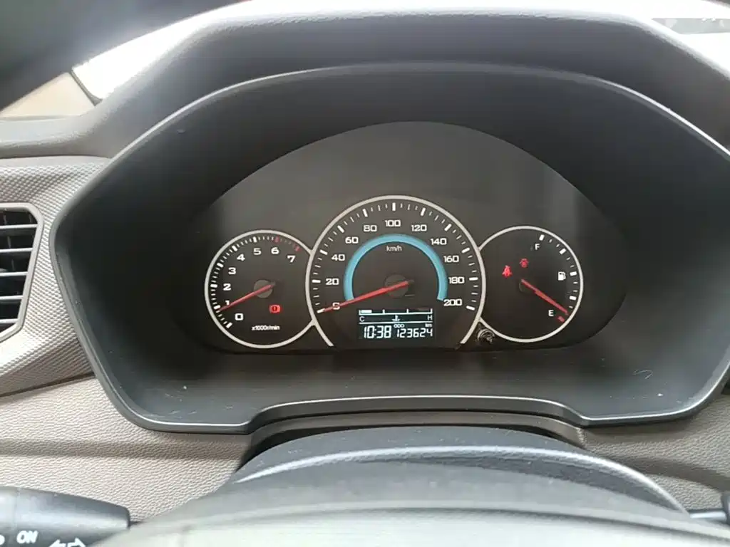 Wuling Hongguang V — миниатюра 12