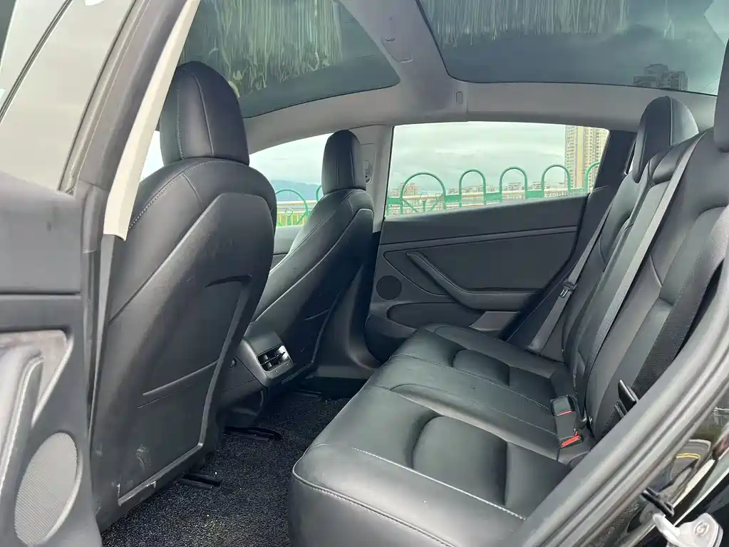 Tesla Model 3 — миниатюра 9