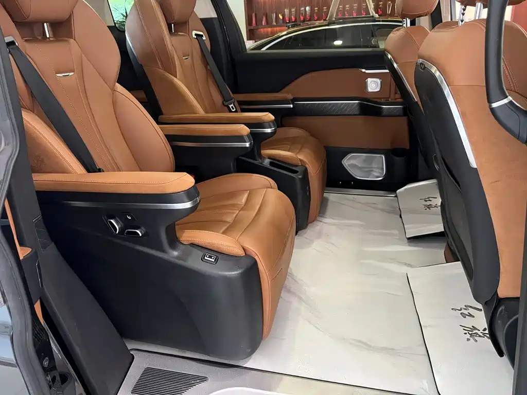 Hongqi Hongqi HQ9 PHEV — миниатюра 10