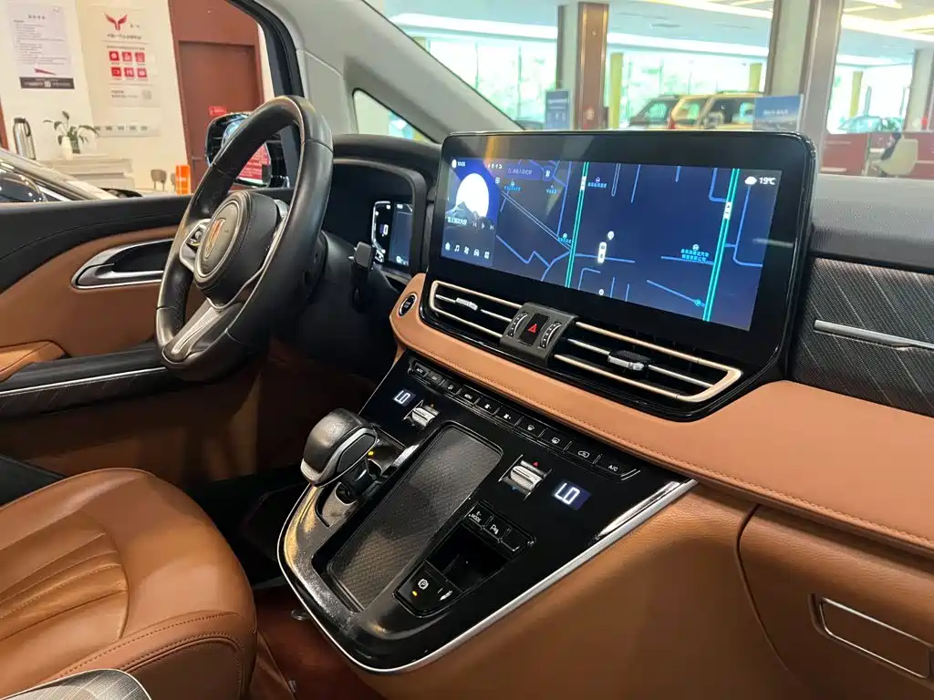 Hongqi Hongqi HQ9 PHEV — миниатюра 13
