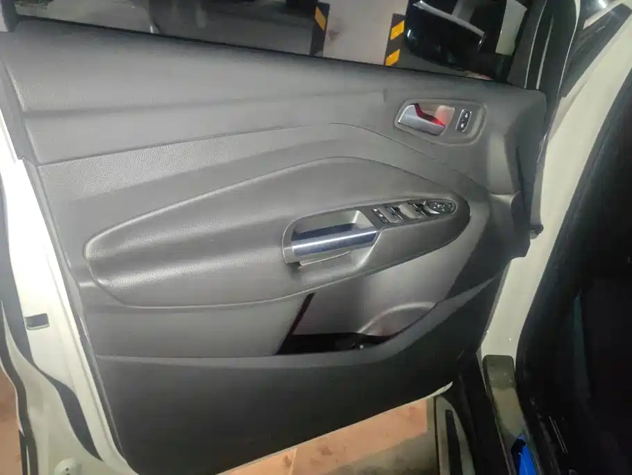 Ford Kuga — миниатюра 7