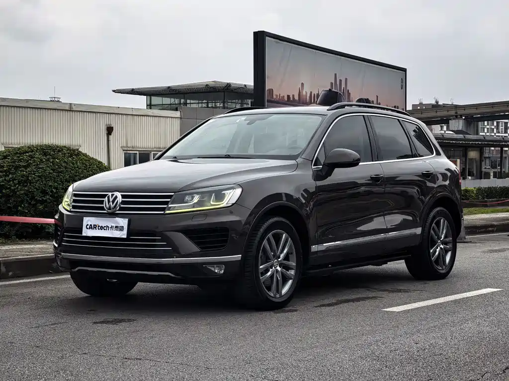 VOLKSWAGEN TOUAREG