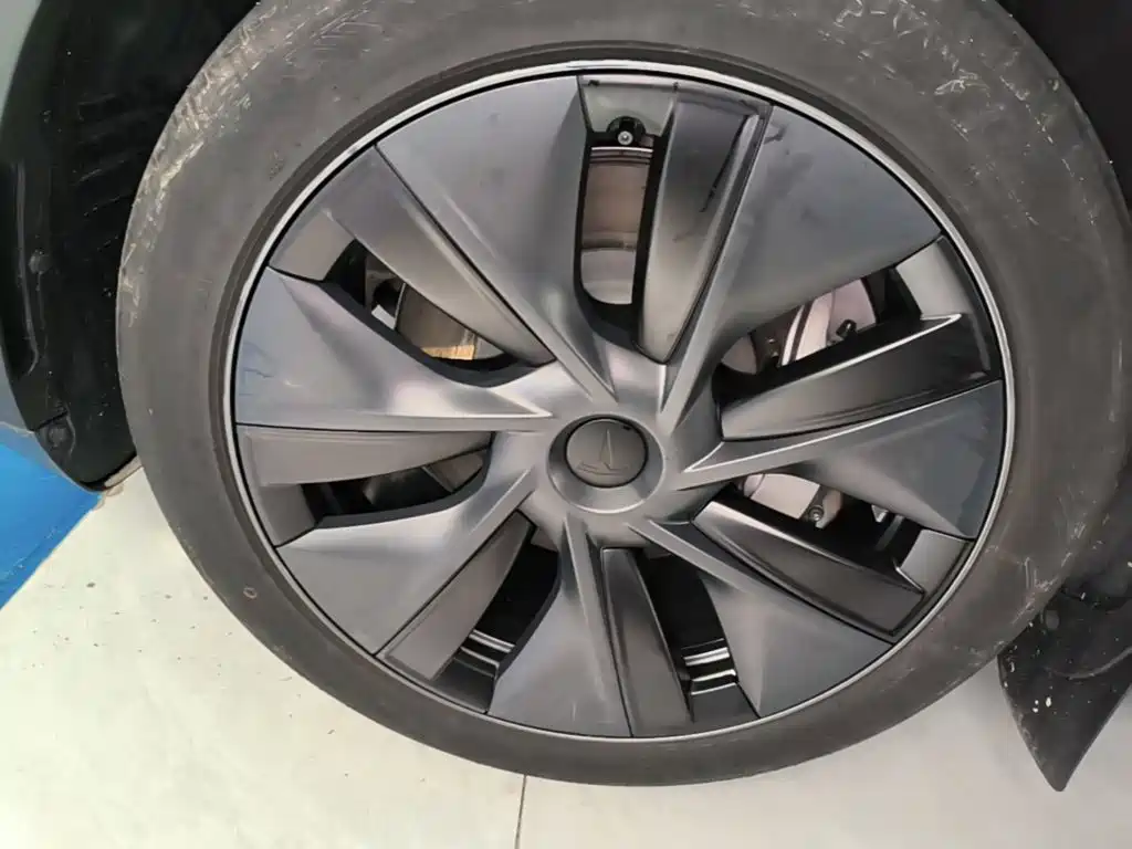Tesla Model Y — миниатюра 23