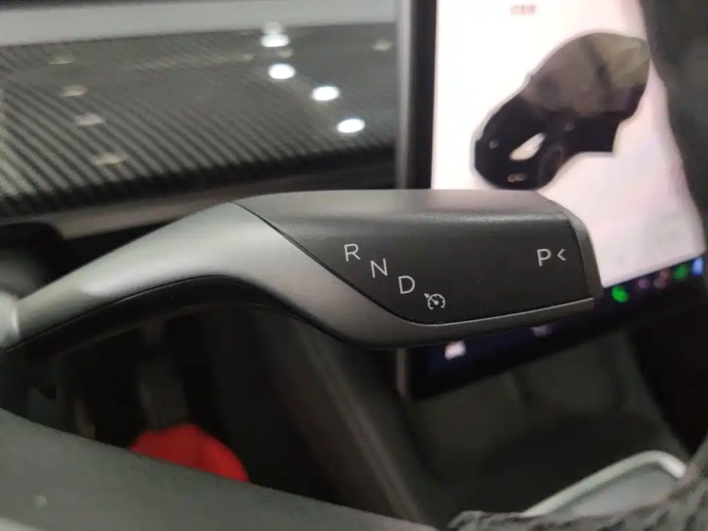 Tesla Model Y — миниатюра 14