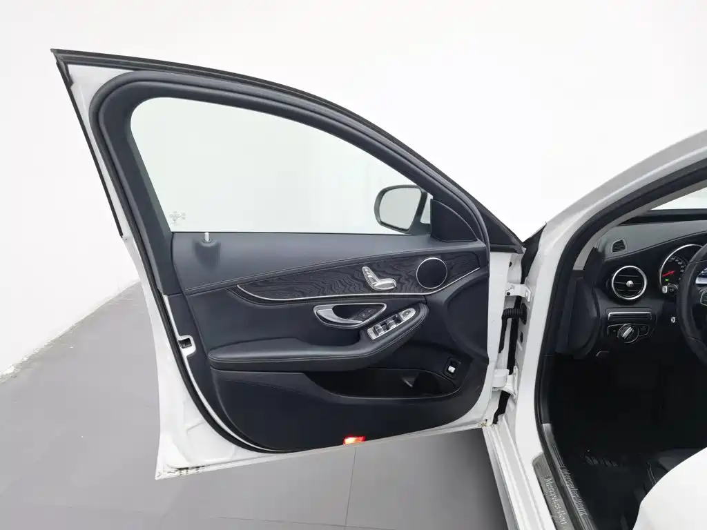 Mercedes-Benz C-Class — миниатюра 8