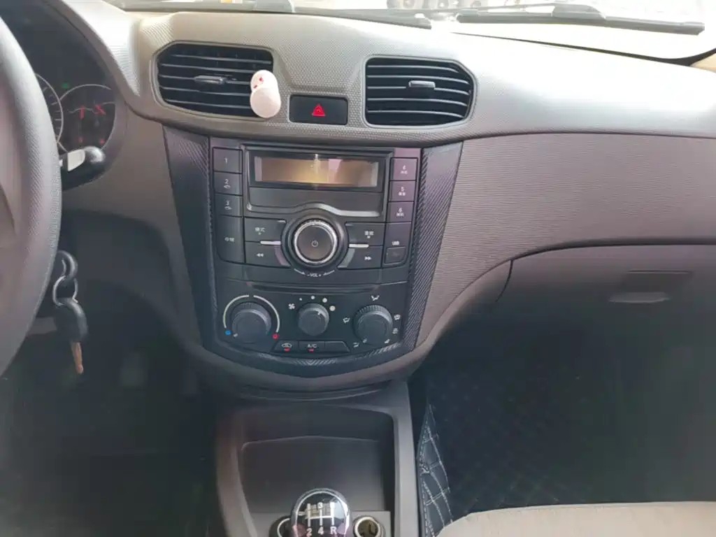 Wuling Hongguang — миниатюра 13