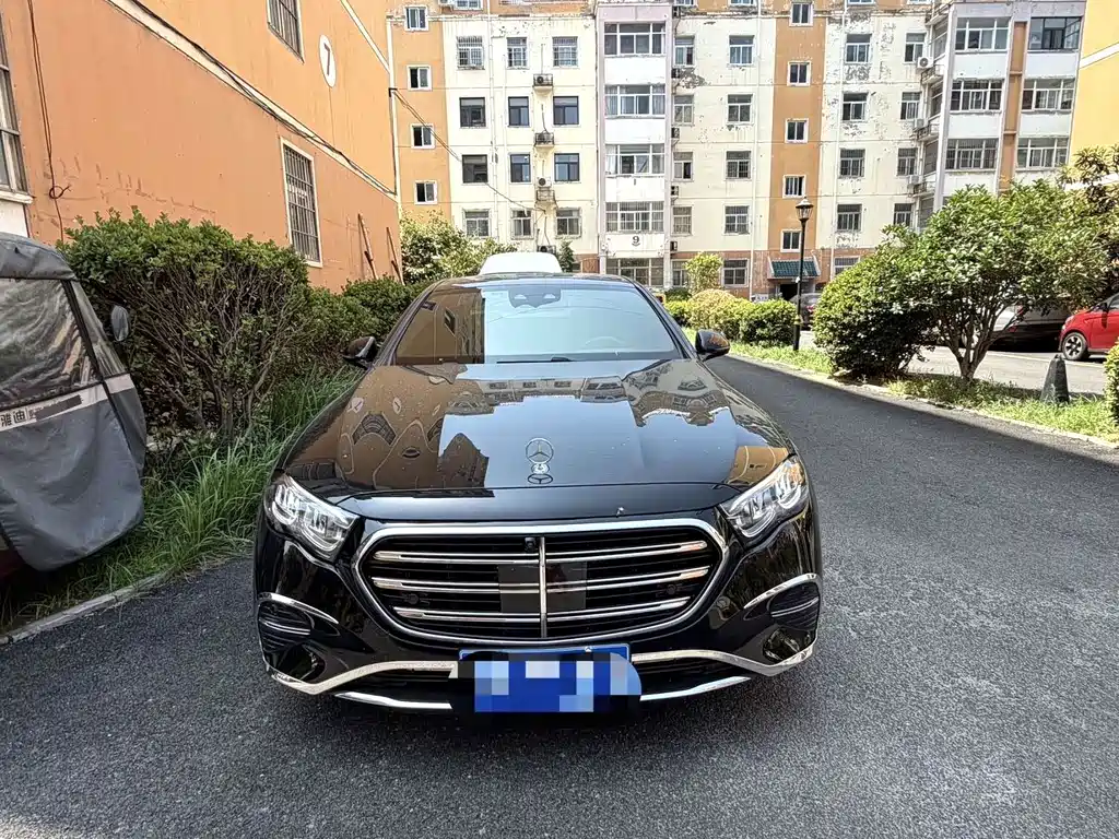 Mercedes-Benz E-Class — миниатюра 2