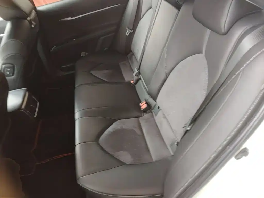 Toyota Camry — миниатюра 17