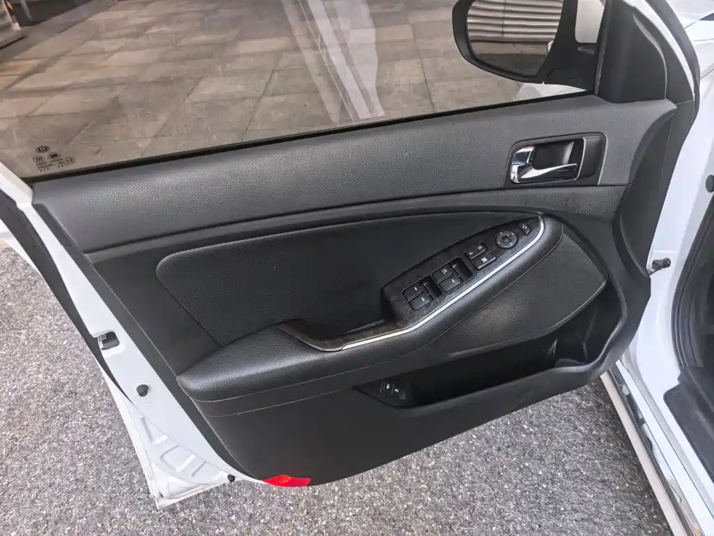 Kia K5 — миниатюра 10