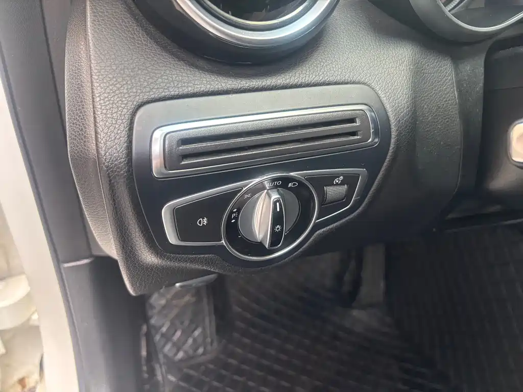 Mercedes-Benz C-Class — миниатюра 10