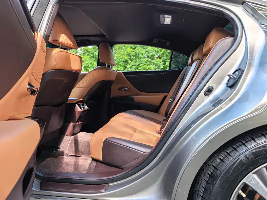 Lexus ES — миниатюра 10