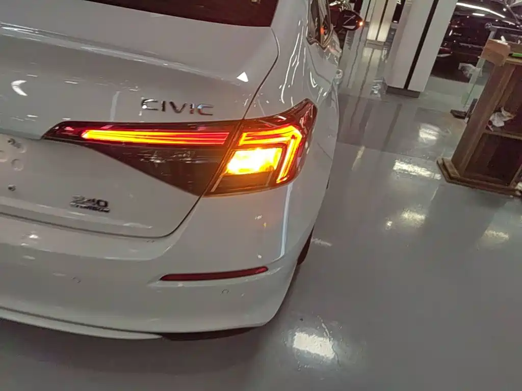 Honda Civic — миниатюра 8
