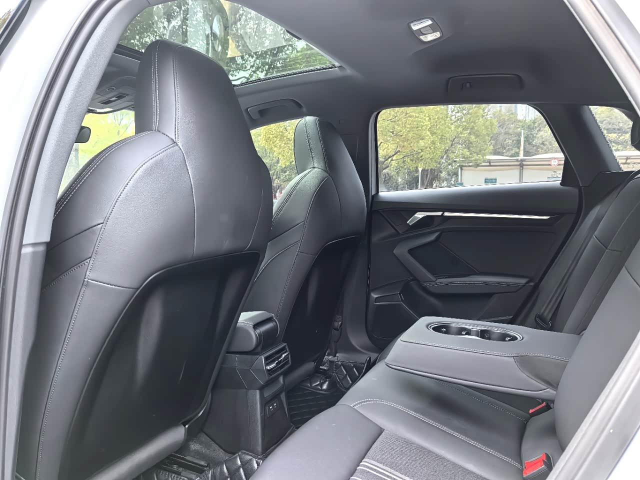 Skoda Karoq 1.4 л 2023 г. Белый, пробег 30000 км