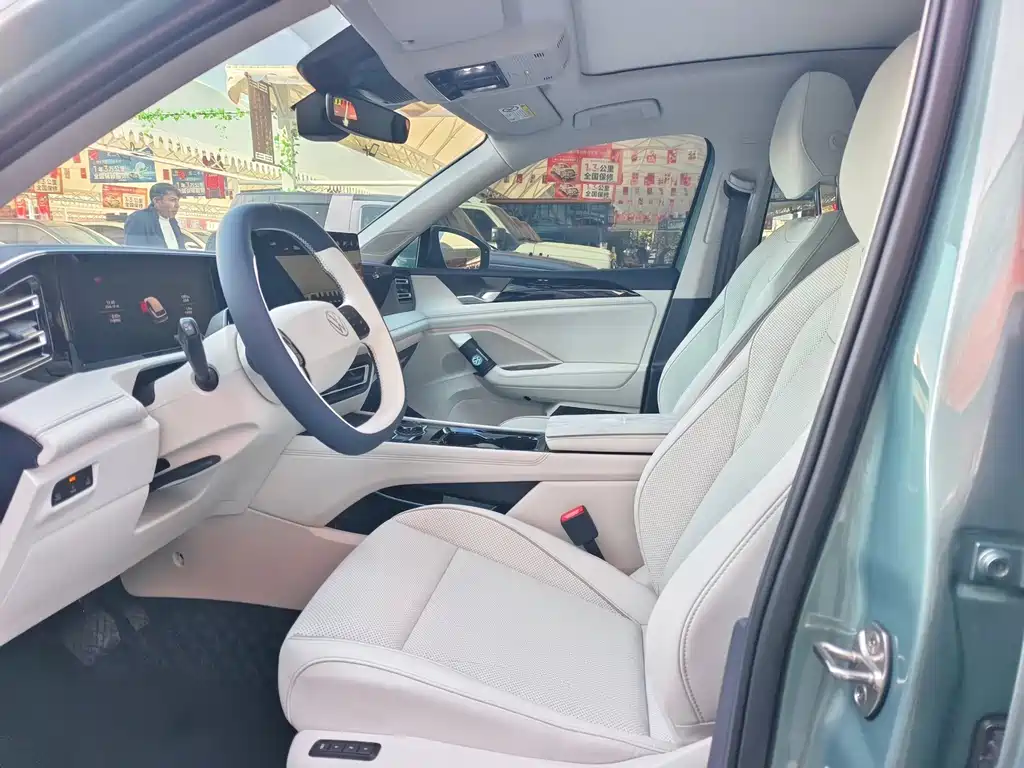 Volkswagen Tiguan L PHEV — миниатюра 7