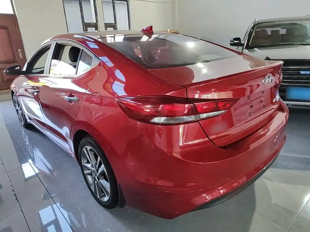 Hyundai Elantra — миниатюра 5