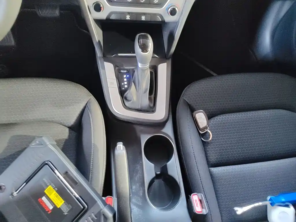 Hyundai Elantra — миниатюра 14