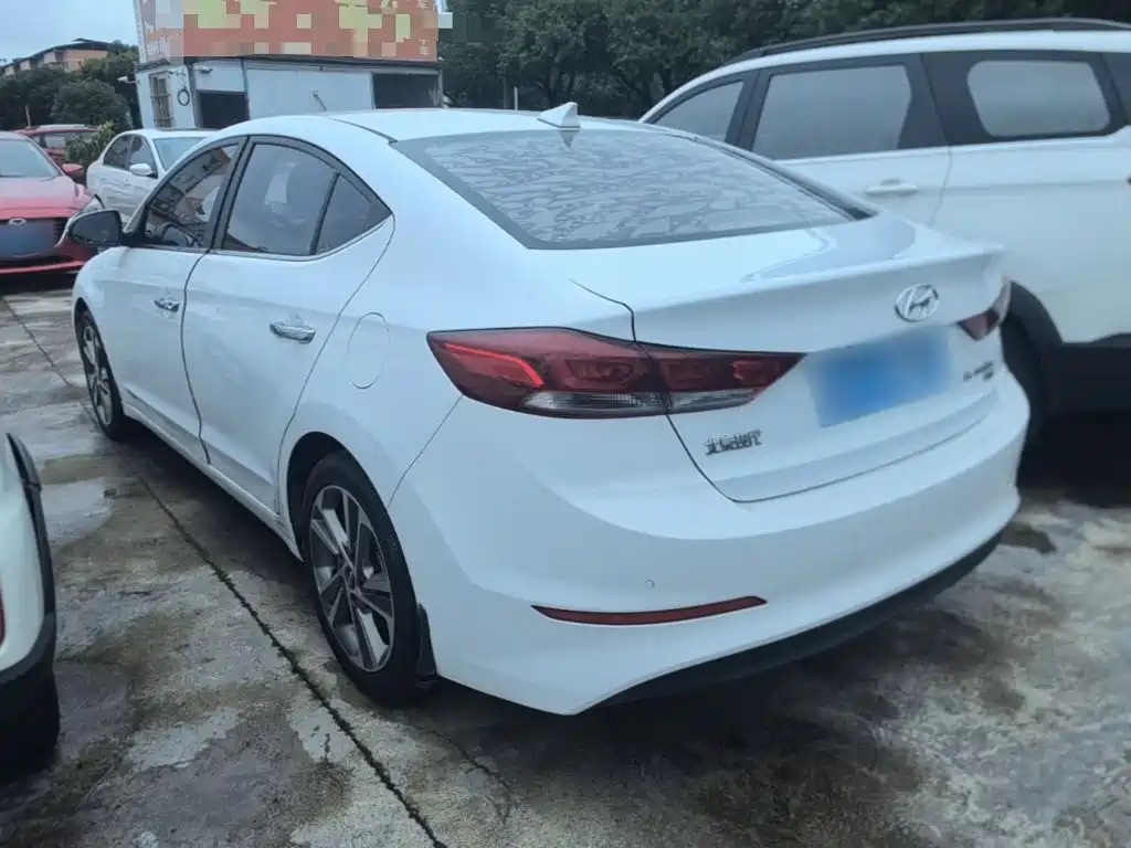 Hyundai Elantra — миниатюра 5